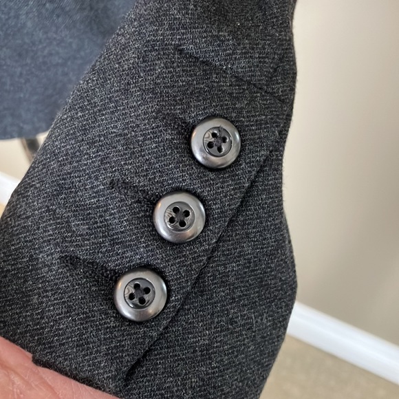 🛑SOLS❤️CAbi ponte twill Crew dark gray blazer wit/light gray piping - Picture 9 of 11
